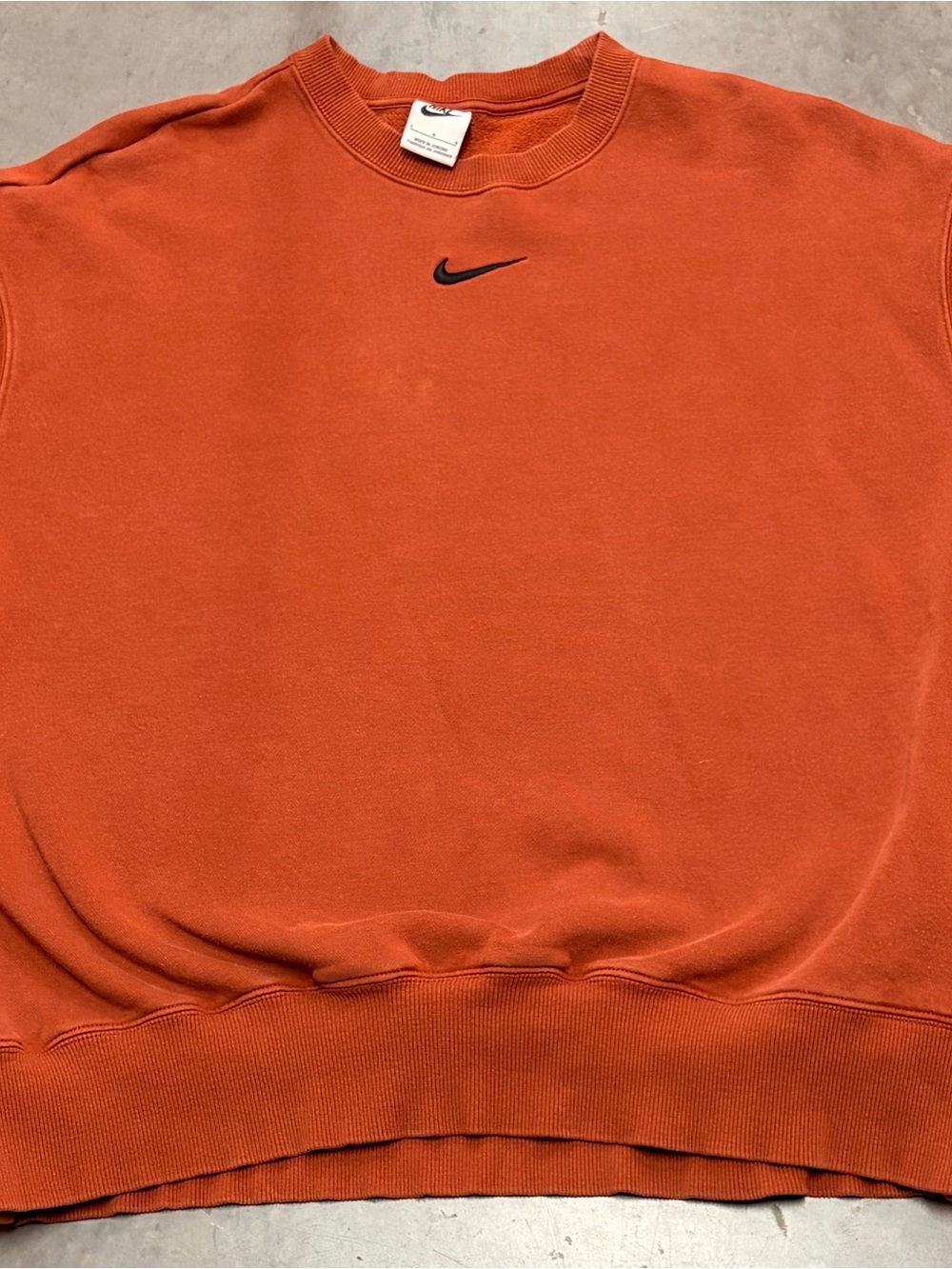 Nike Large Vintage Y2K Men’s Orange Crewneck Sweatshirt Center Swoosh
